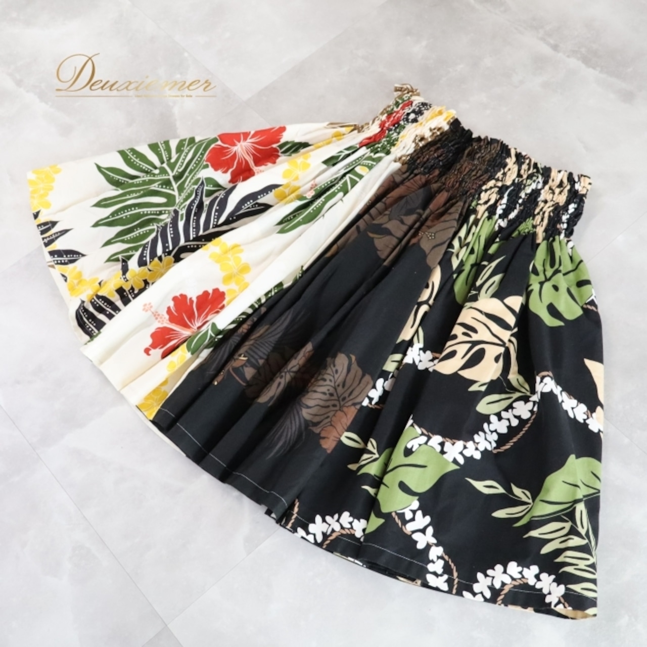フラダンス 衣装 パウスカート ブラック系 モンステラ柄 プルメリア柄 ハイビスカス柄 ハワイアンプリント アロハ フラ ダンス レッスン 練習 花柄 植物柄 華やか 鮮やか かわいい おしゃれ 大人っぽい ホワイト系 ブラウン系 ベージュ系 グリーン系 イエロー系 レッド系 カーキ系 ブラック ホワイト ツートーン ショート丈 エレガント カジュアル 柄物 ギャザー スカート ボトムス ハワイアンスタイル