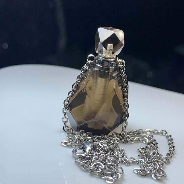 9.スモーキークォーツ・ミニ香水瓶
