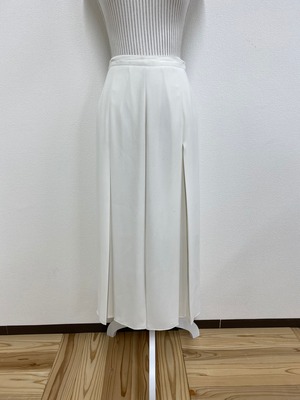 side slit box pleats skirt