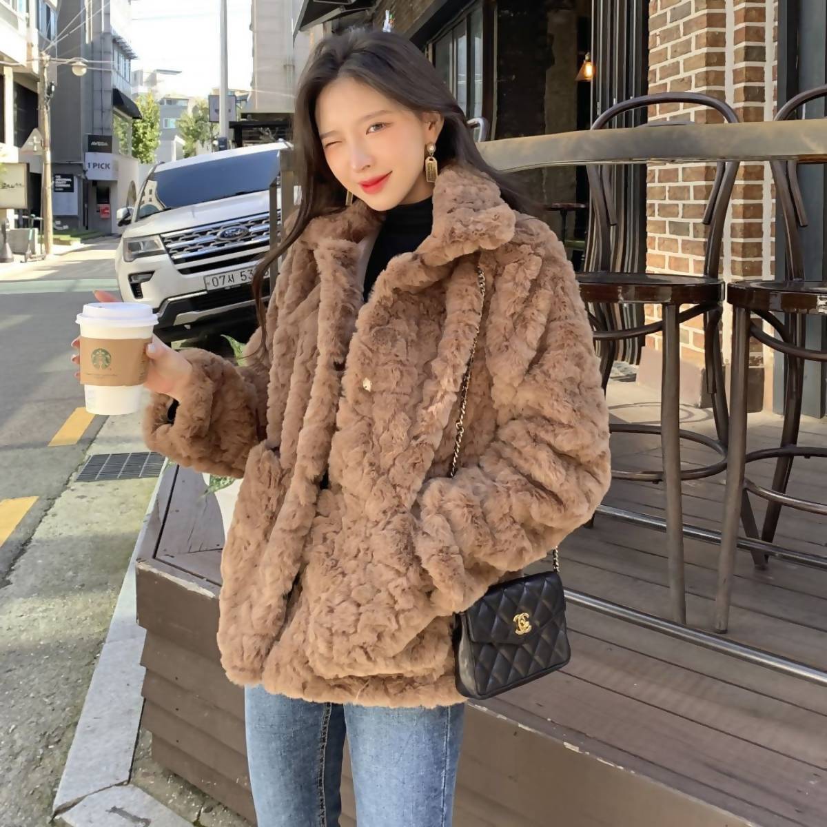 ふわふわ ラビットファー風 フェイクファー コート ショート丈 襟 ビッグカラー ラテカラー 上品 きれいめ 大人女子 女っぽ デートコーデ Lamitte Deco トレンド 韓国ファッション ショップ Base店