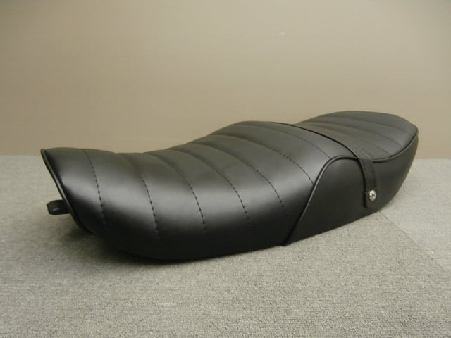 なります ゼファー1100 黒レザー Gtrb9-m47096574971 タックロール