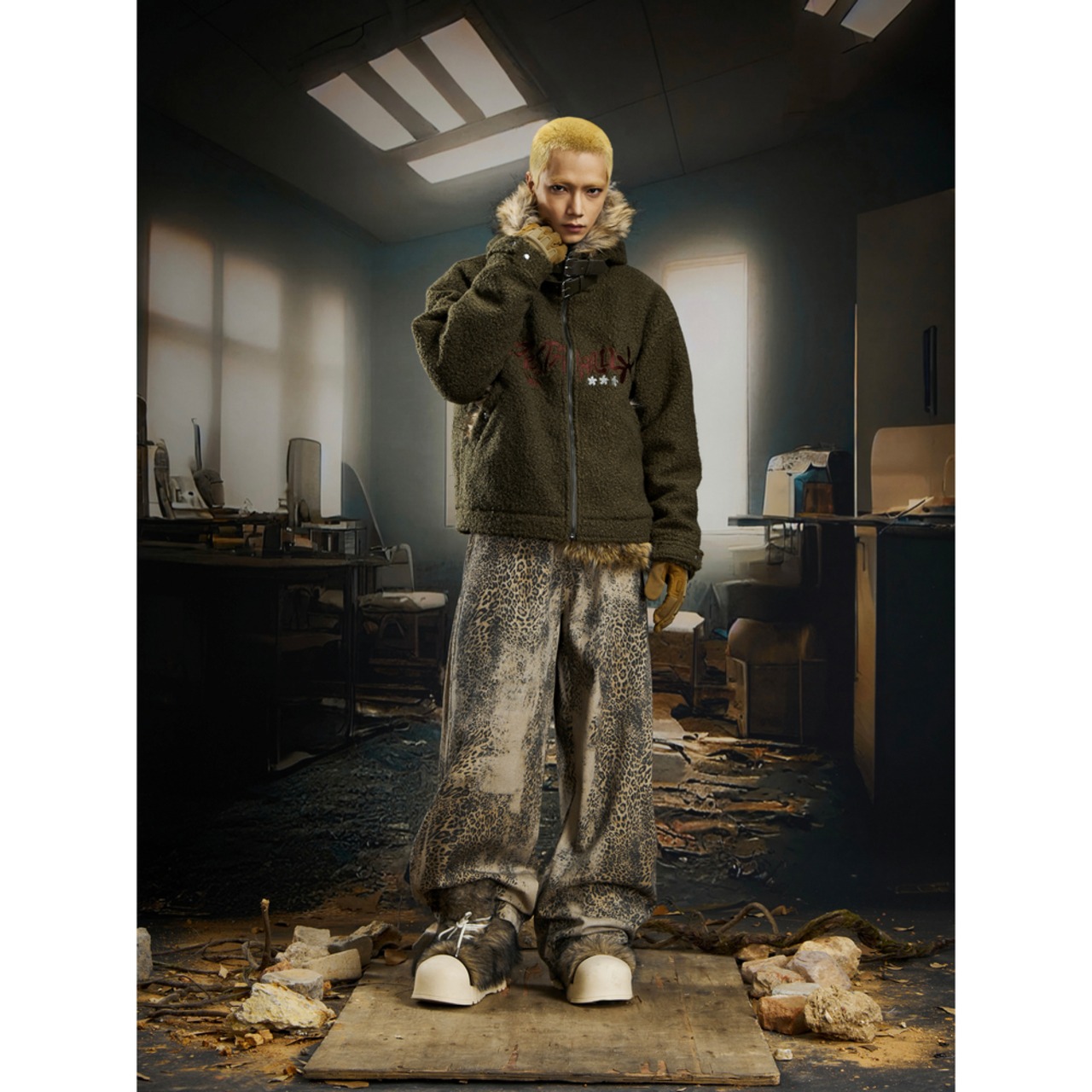 【暖かさUP】グラフィティ刺繍ムートンコート 中綿ジャケット T1942