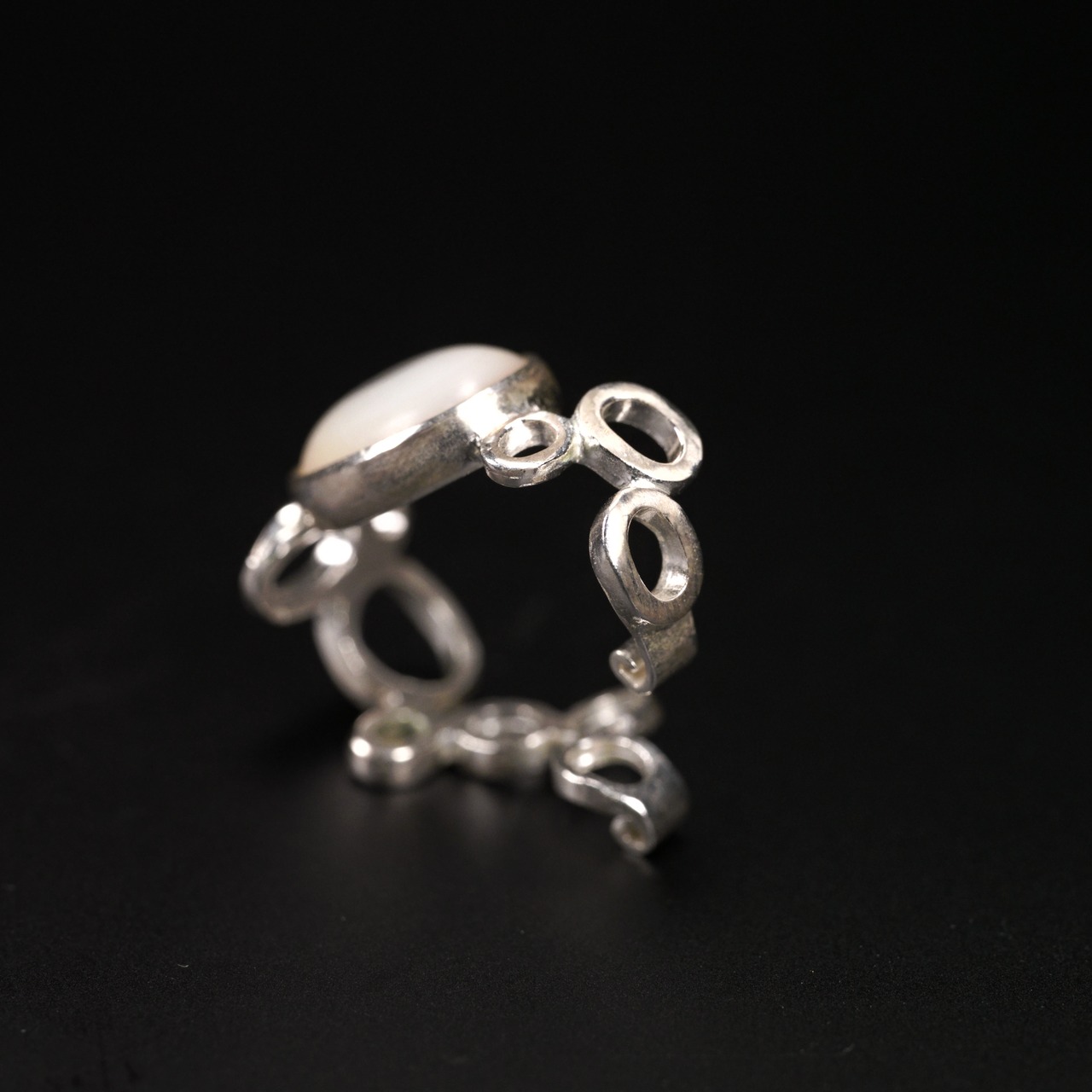 【１点もの】白蝶貝 水泡イヤーカフ