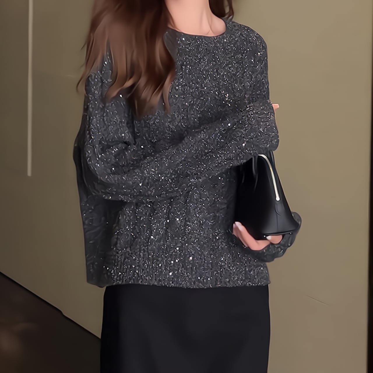 Hip-Length Round Neck Knit L00588