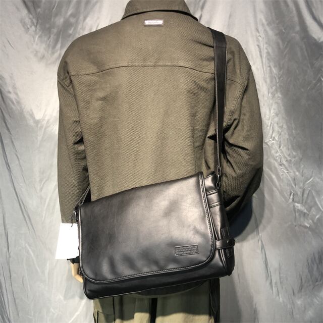 【予約販売】ショルダーバッグ バッグ レザー 斜め掛け メッセンジャー メンズ シンプル スクエア ビジネス 通勤 通学 ブラック A4 大容量 こなれ感 お洒落 韓国 トレンド