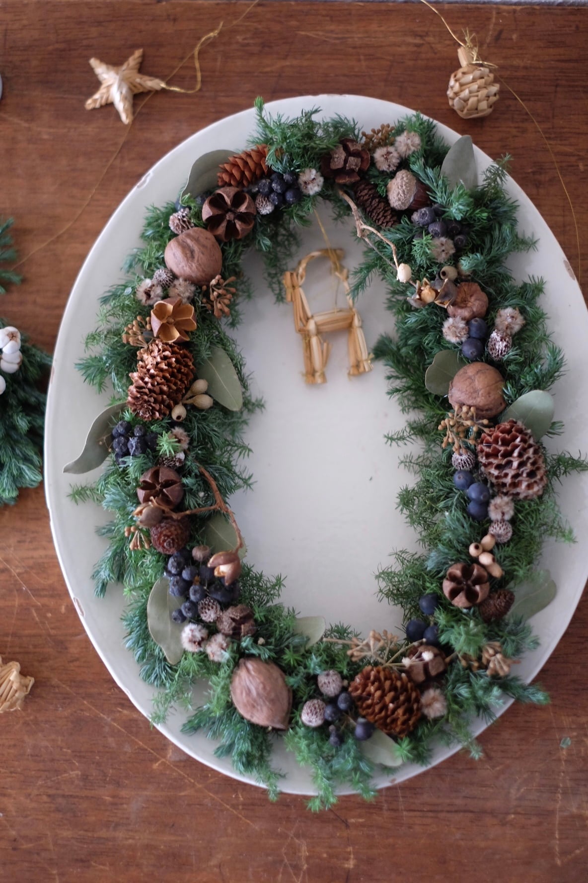 木の実のクリスマスリース