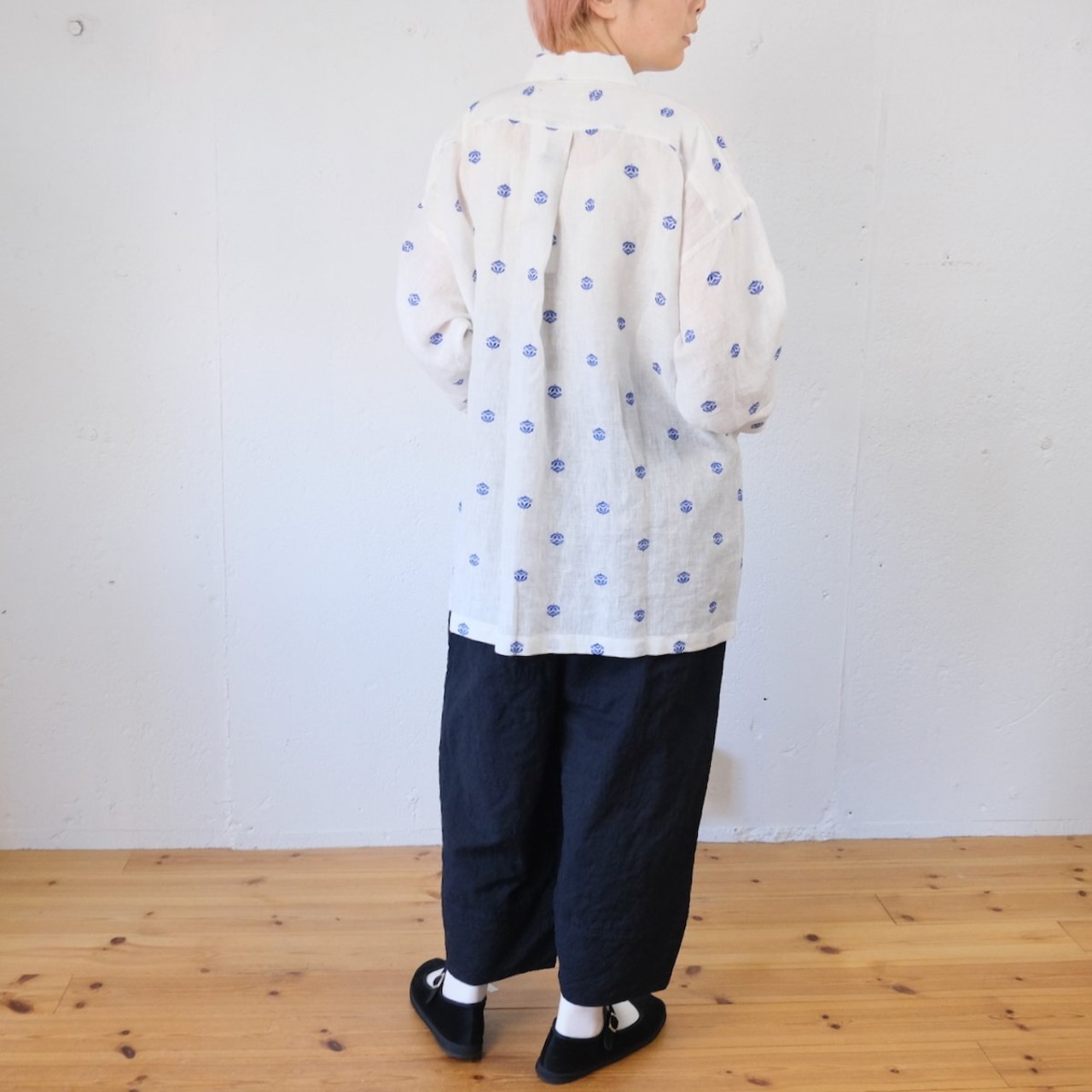 TOWAVASE(トワヴァーズ)maison de montagne Marche shirt リネン 刺繍シャツ (巾着袋付き)