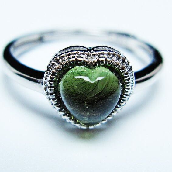 モルダバイト リング モルダウ石 指輪 ハート フリーサイズ 12号 一点物 メール便可 [M便 1/20] 199-599