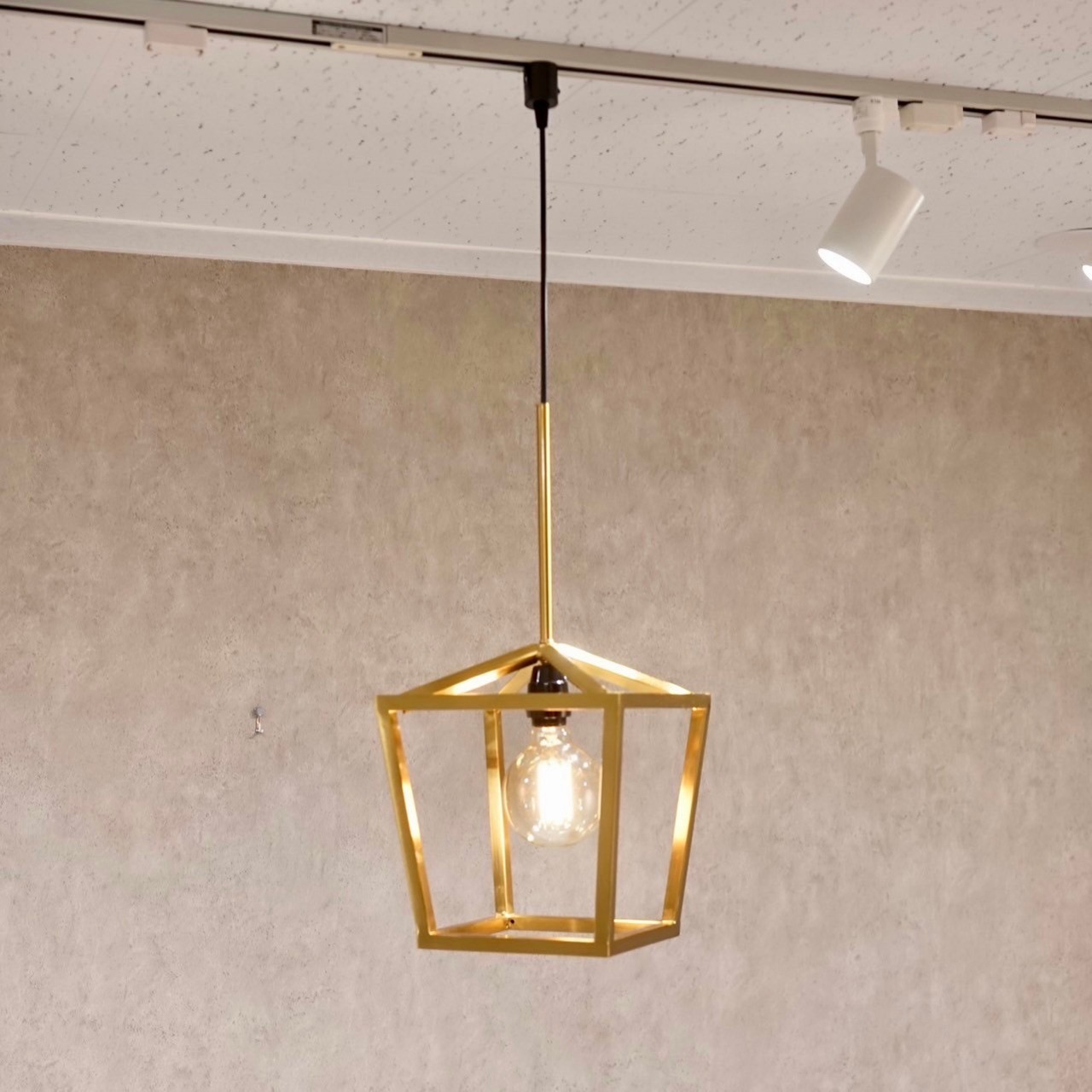 ペンダントライト ゴールド 真鍮色 ミッドセンチュリー ヴィンテージ 北欧 照明 モデルルーム 展示品