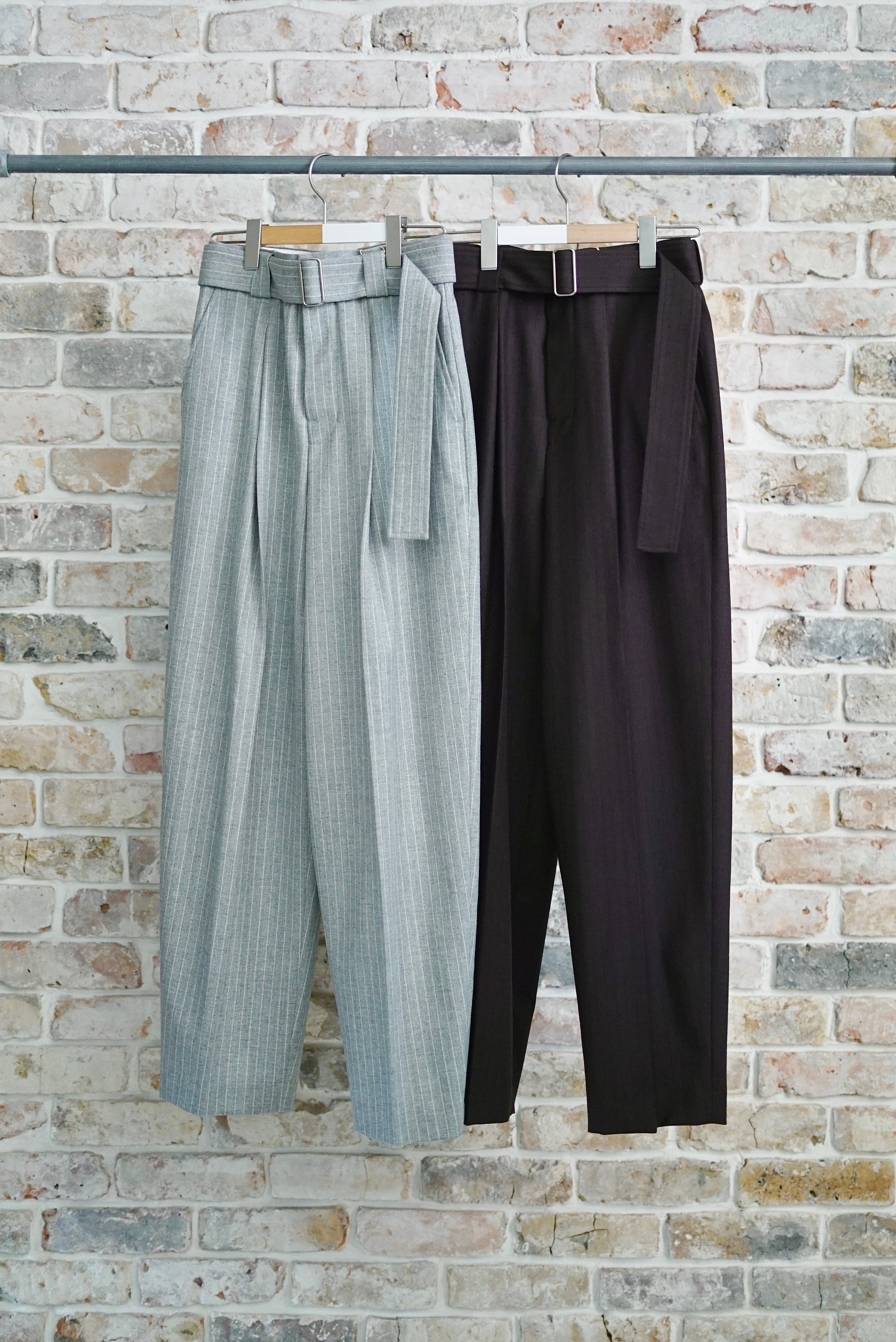 jonnlynx / stripe tuck pants ( brown / gray ) | JUQUI Online