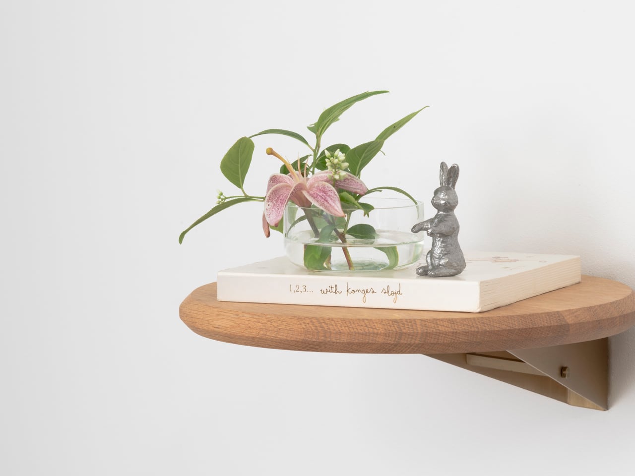 Angle 70 Shelf | Magical Furniture Present.