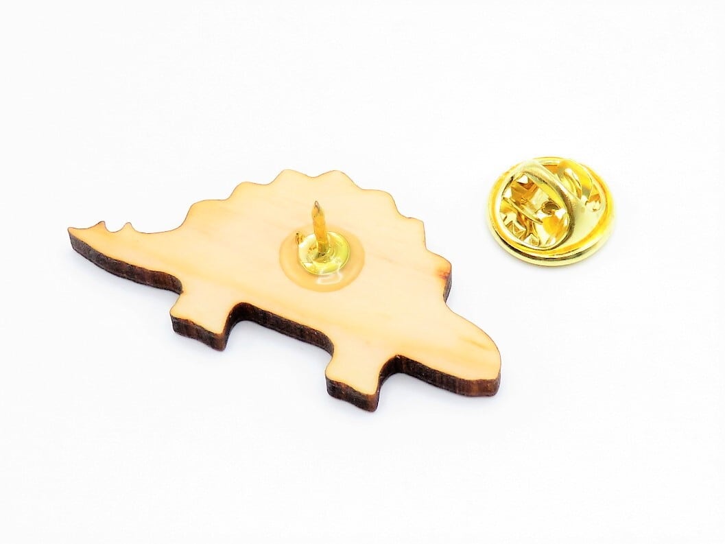 福井県産ひのきの恐竜ピンバッジ | 福井勝山お土産オンラインショップ