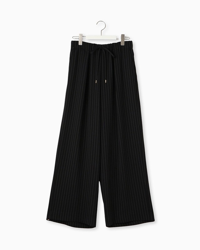 Tuck wide Pants / BEATRICE