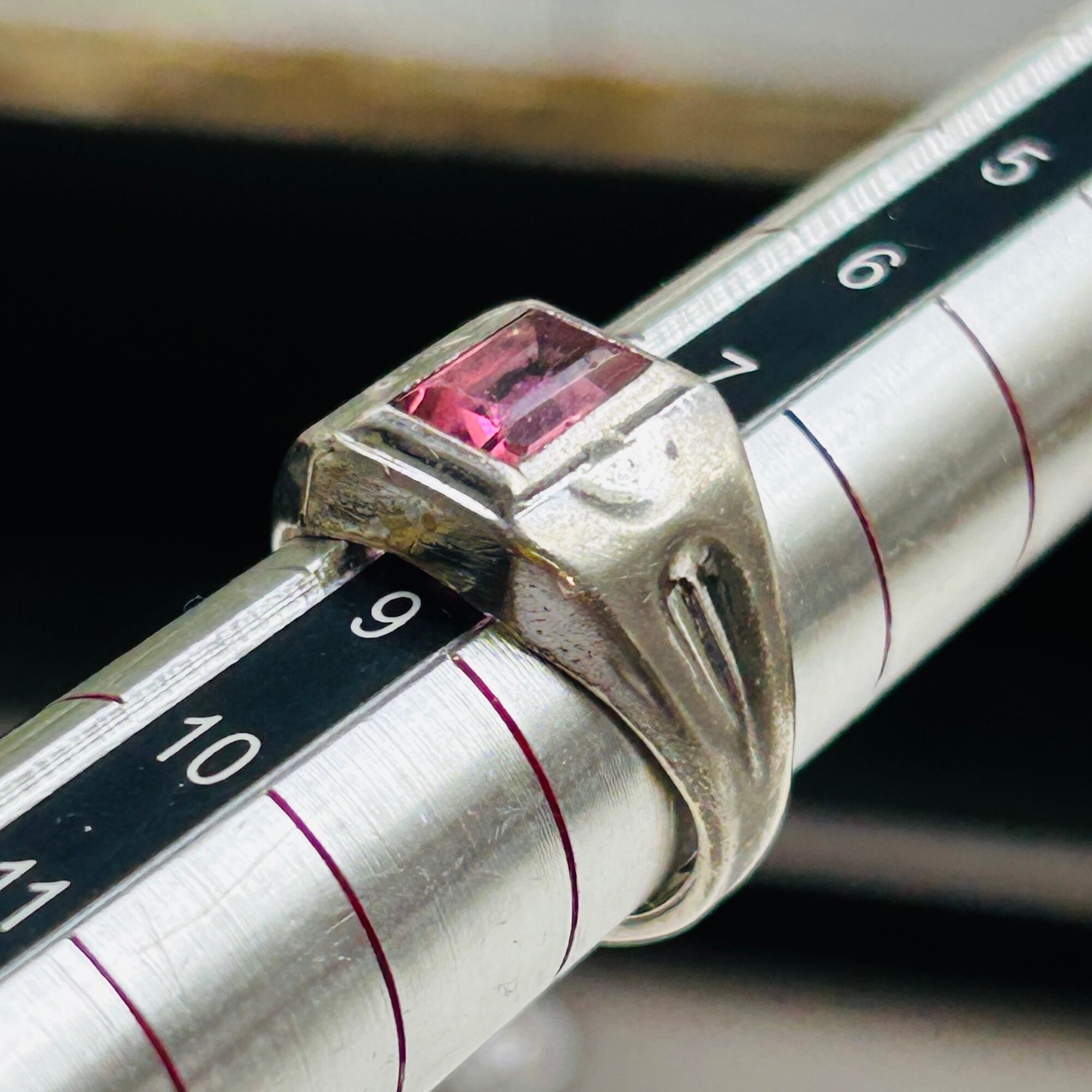 シルバー925 合成ピンクサファイヤ シグネットリング（8号） | Milo