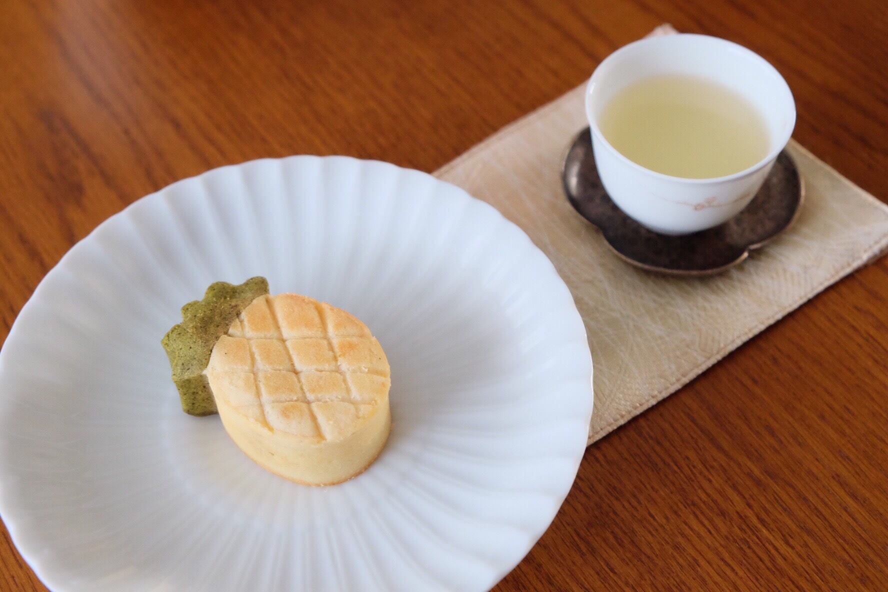 蓮月庭パイナップルケーキ　日月潭紅茶葉入り