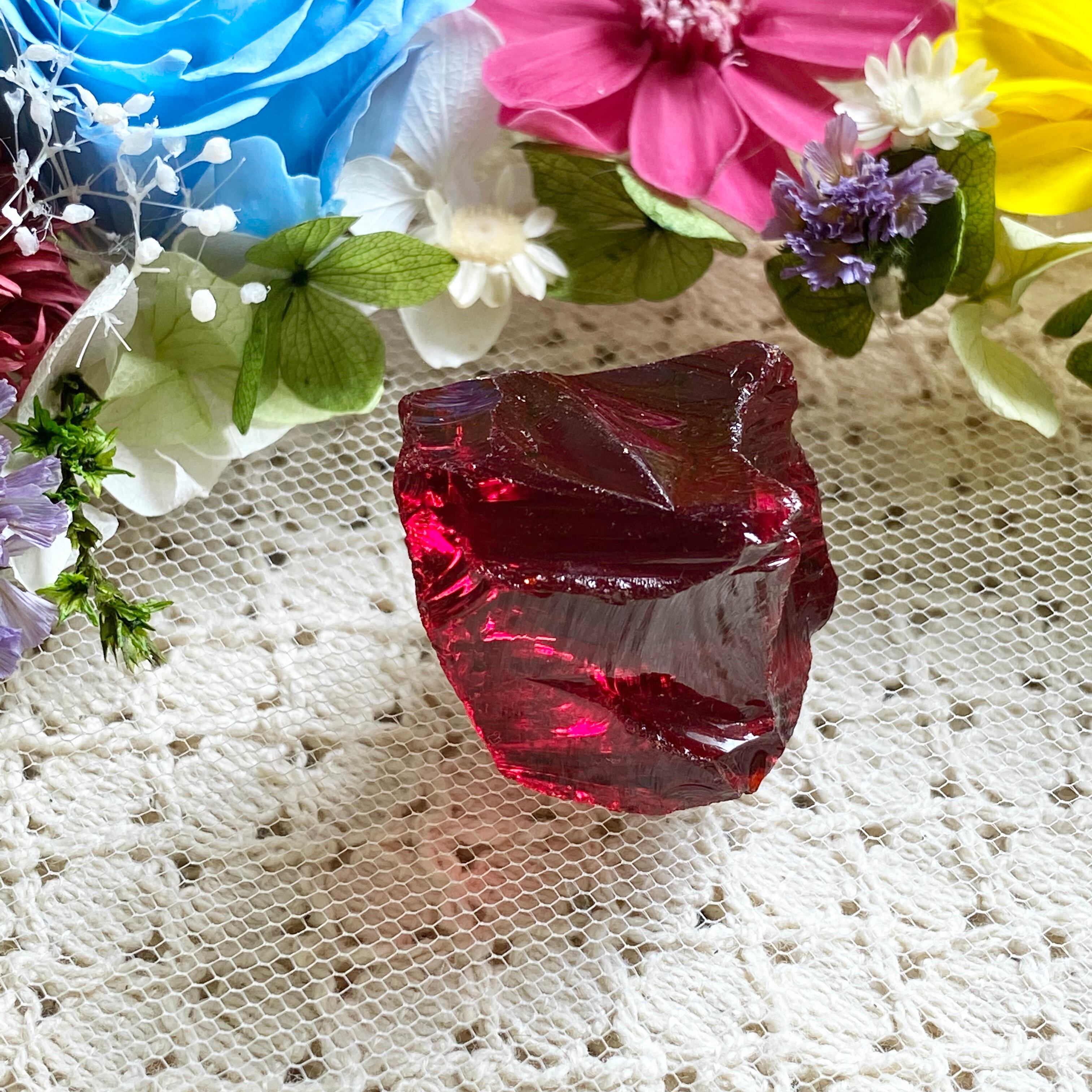 インドネシア産アンダラクリスタル原石 ダークレッドA