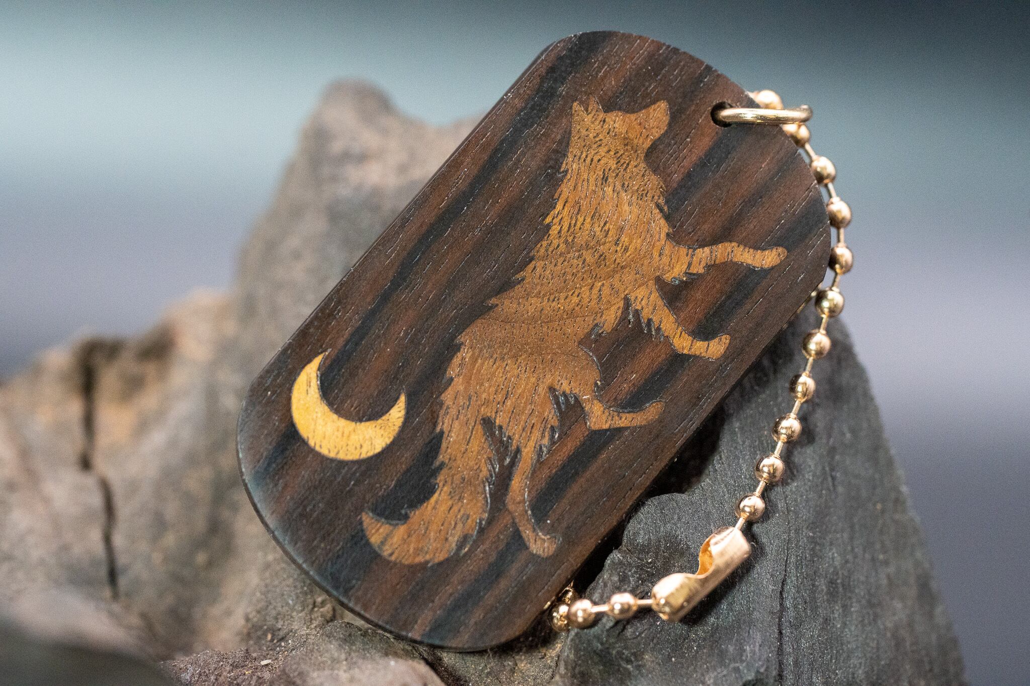 【 褐色と漆黒の縞模様 】 縞黒檀 ドッグタグ 象嵌 闊歩