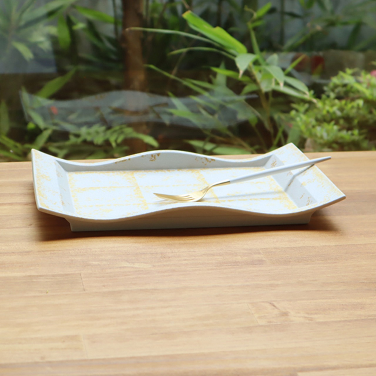 【まるふくオリジナル】有田焼　白磁釉彩金彩長角口変り　33-122