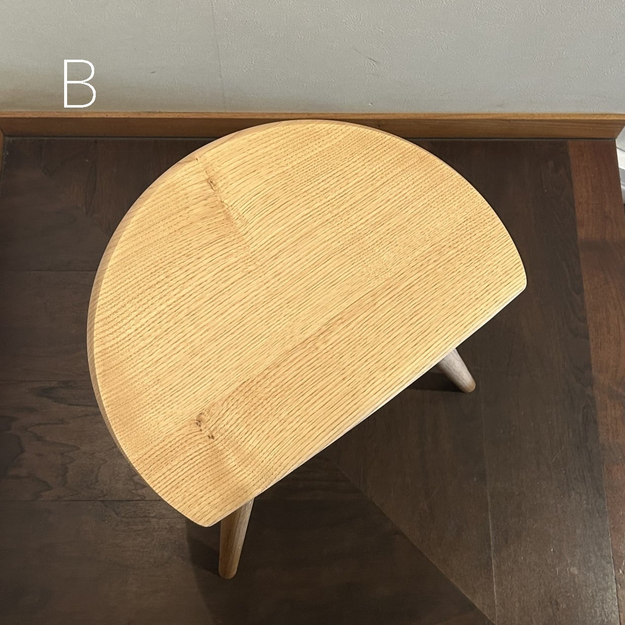 ムーンスツール挽脚 クリ Moon stool - Chestnut | 飛騨高山 家具工房