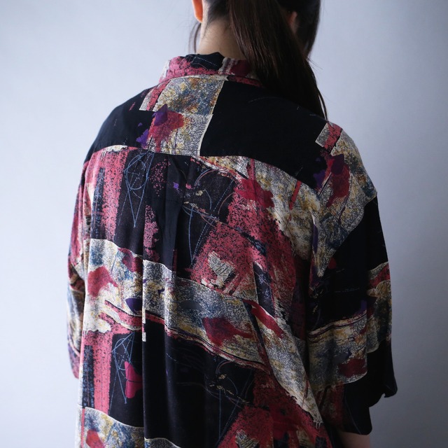 "GOOUCH" psychedelic full art pattern over silhouette h/s shirt