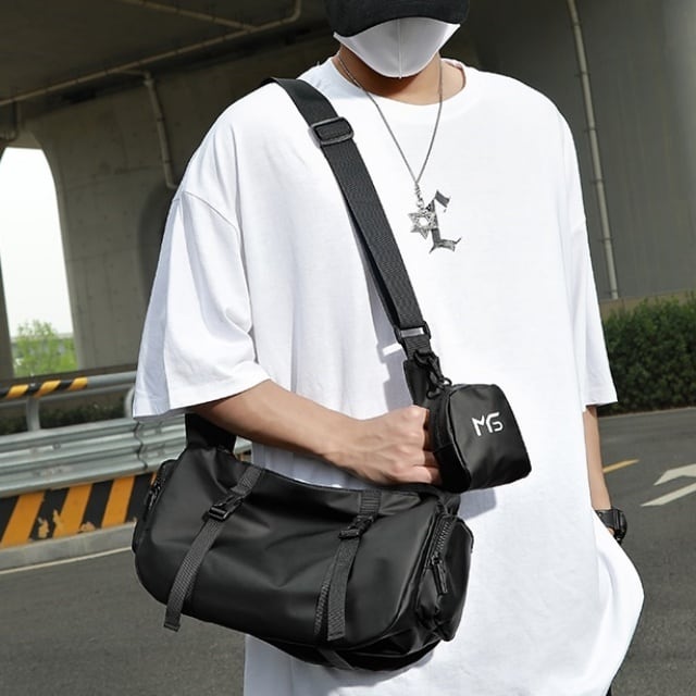 【予約販売】ショルダーバッグ シンプル 肩掛け ポーチ ミニバッグ メンズ 黒 ブラック スポーティー 旅行 斜め掛け ボディバッグ シック こなれ感 お洒落 韓国 トレンド
