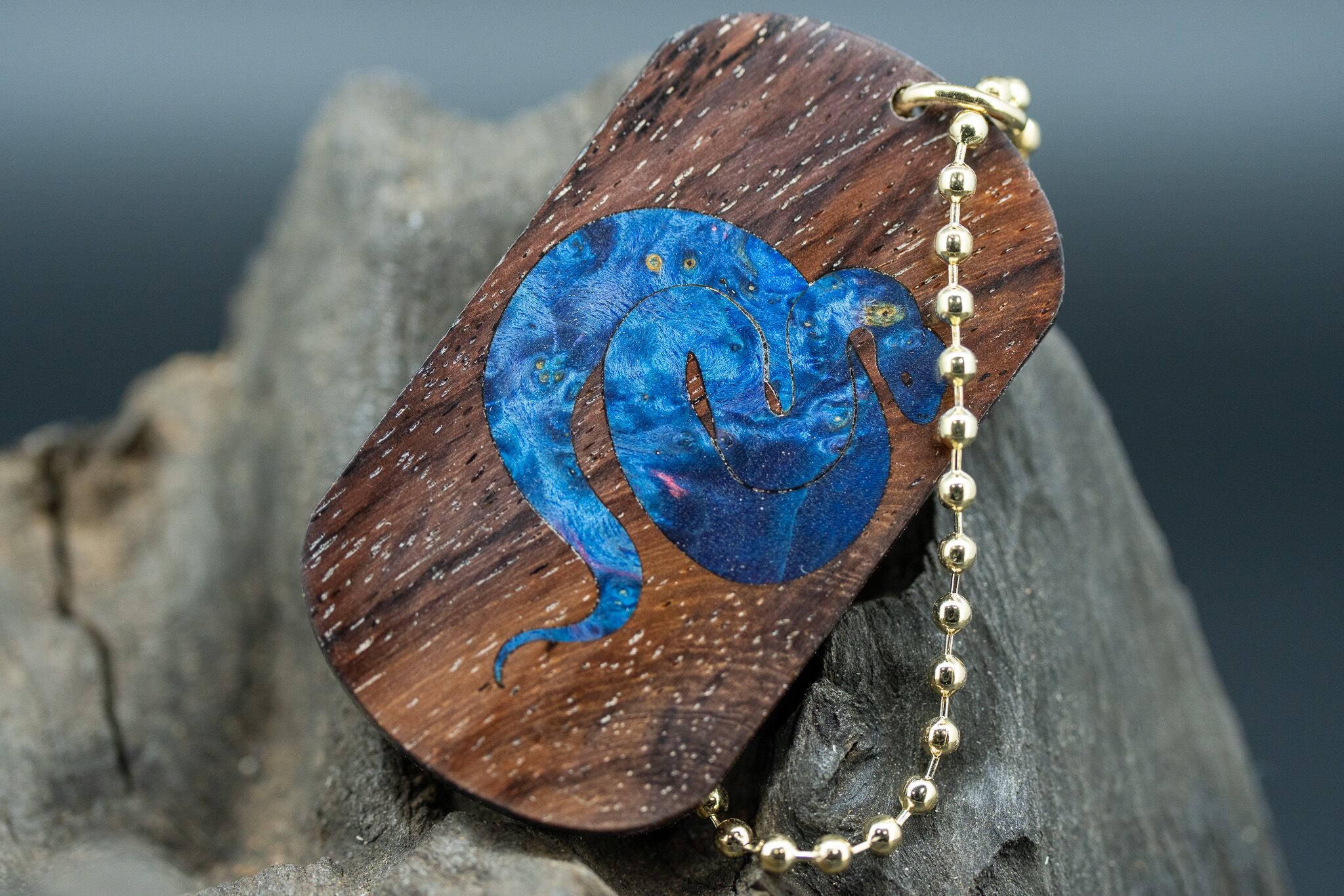 【唐木三大銘木】 紫檀 (ソノケリン) ドッグタグ 象嵌 干支タグ 乙巳