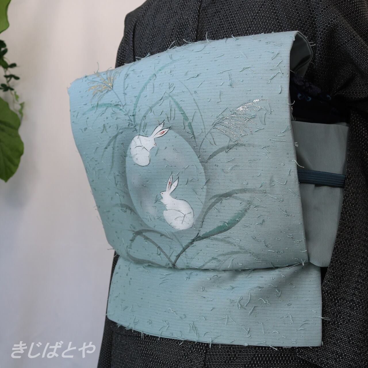 正絹ひげ紬 浅葱鼠に兎のなごや | きじばとや