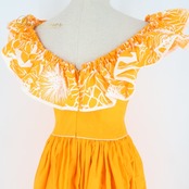 フラダンス 衣装 ワンピース ドレス メネフネプランテーション オレンジ系 MENEHUNE PLANTETION 日本製 フリル かわいい 華やか 鮮やか 明るい 橙 白 赤 ハワイアン アロハ ハワイアンプリント フラ ダンス レッスン 練習 おしゃれ