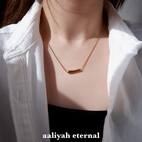 Nuance Bar Necklace
