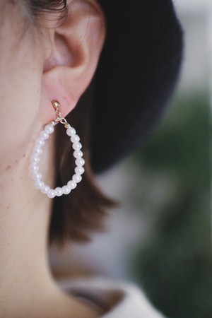 【サークルパールピアス】K16GF_きちんと感からカジュアルまで、両方たのしめるアクセサリー。