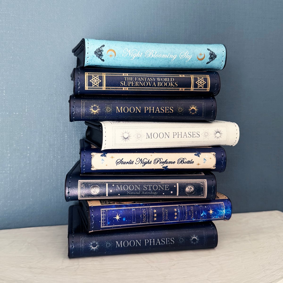 小さな本のような名刺入れ」選べる、星と月と天体柄 | LALA CloveR