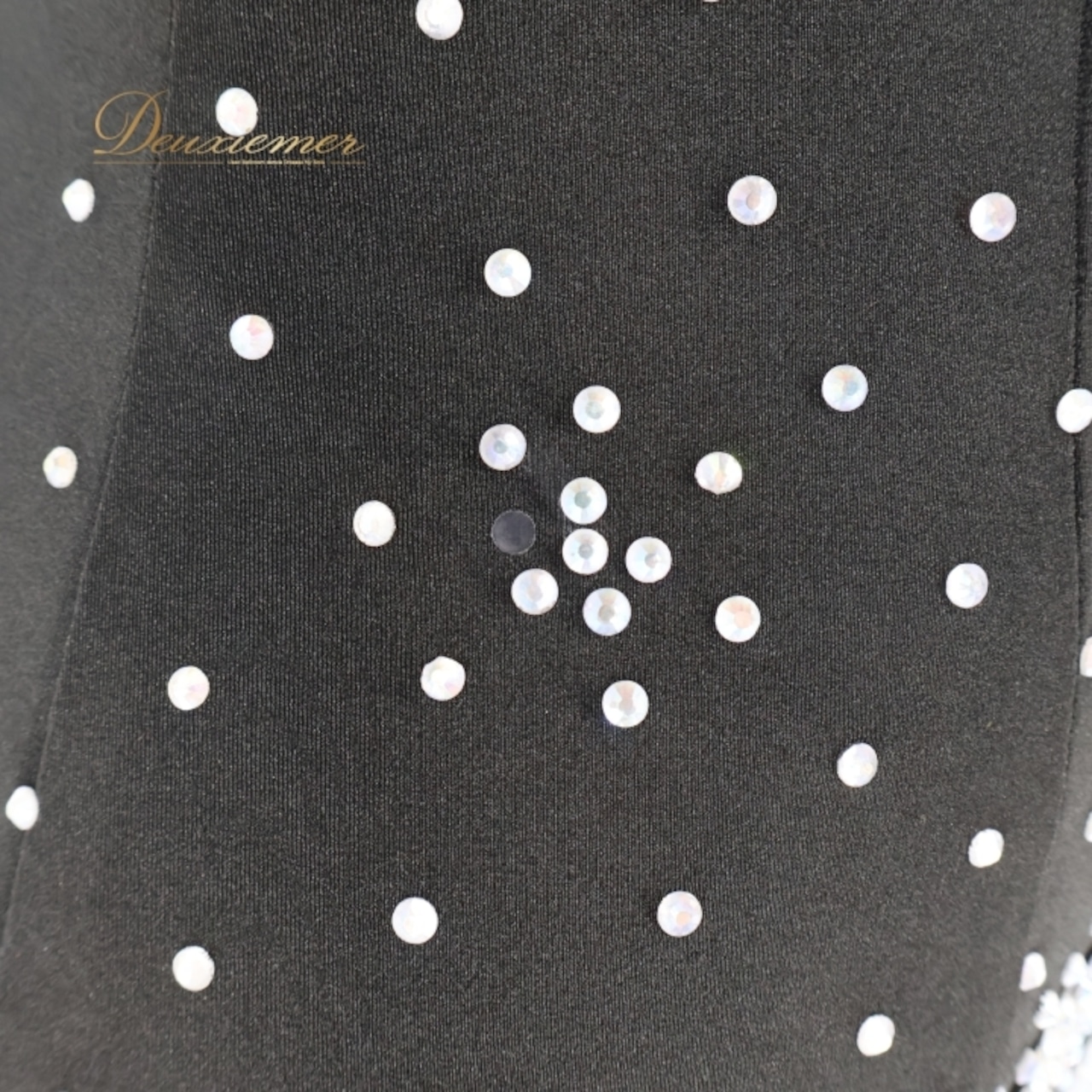 社交ダンス 衣装 ラテン ドレス ワンピース 黒 シルバー デモ 競技 ダンス パーティ 発表会 スパンコール シルバー系 ブラック系 華やか 光沢感 フロア映え エレガント 楽しむ 映える ダンス用 ステージ 衣装 女性用