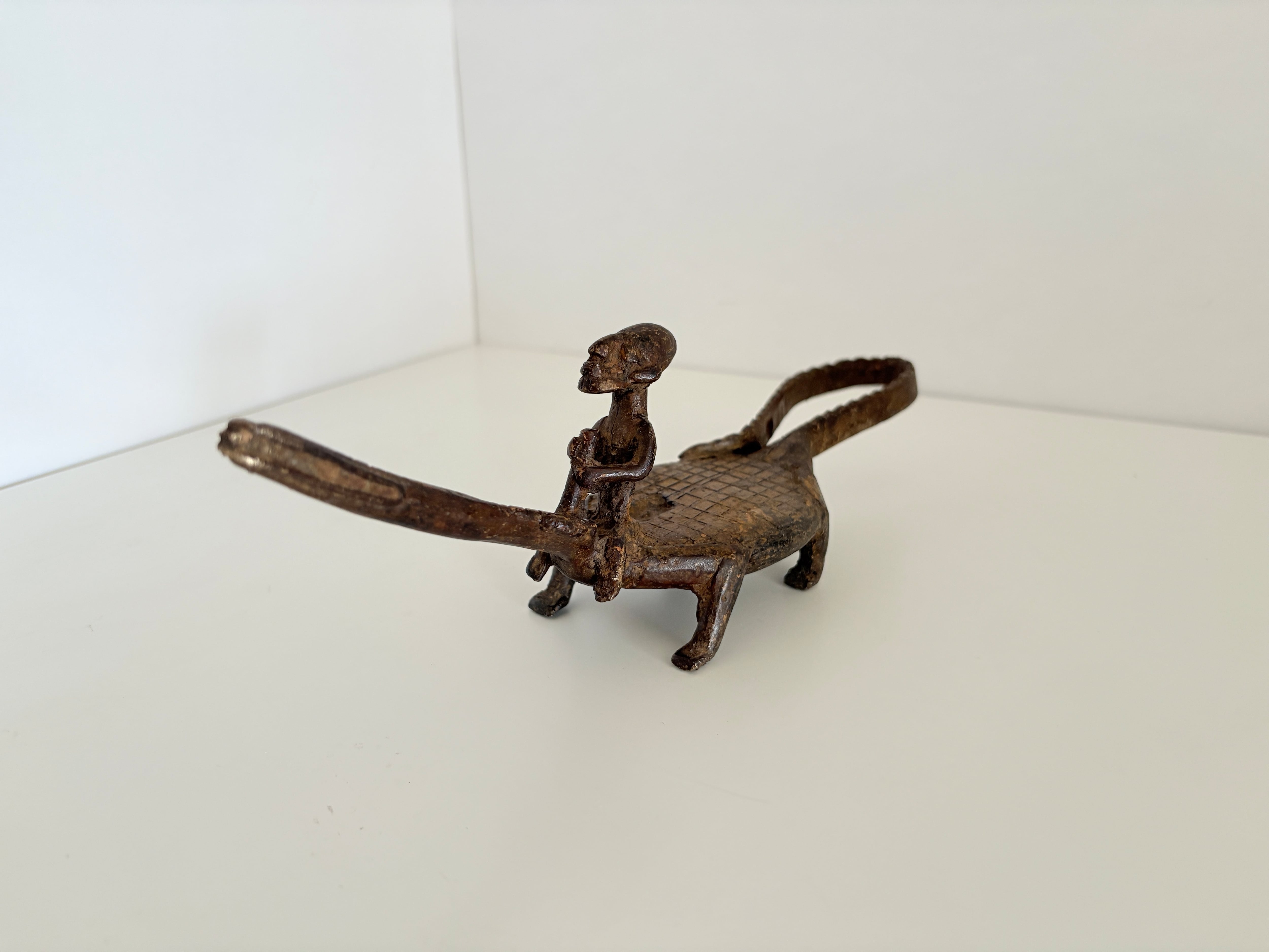 マリ共和国 ドゴン族 ブロンズ製 ワニの置物 1人 | wouet