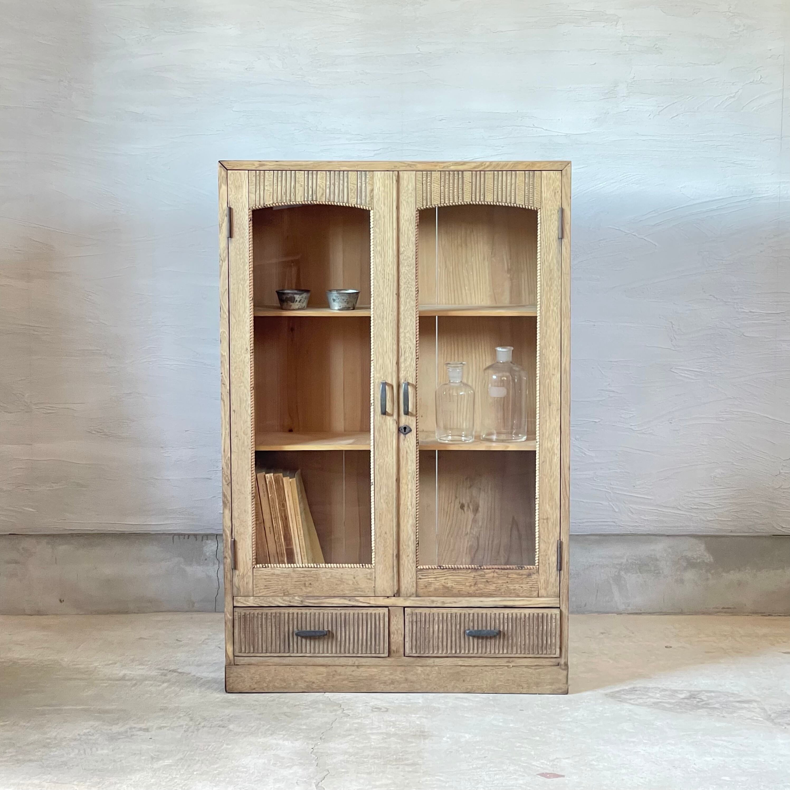 気品のあるキャビネット