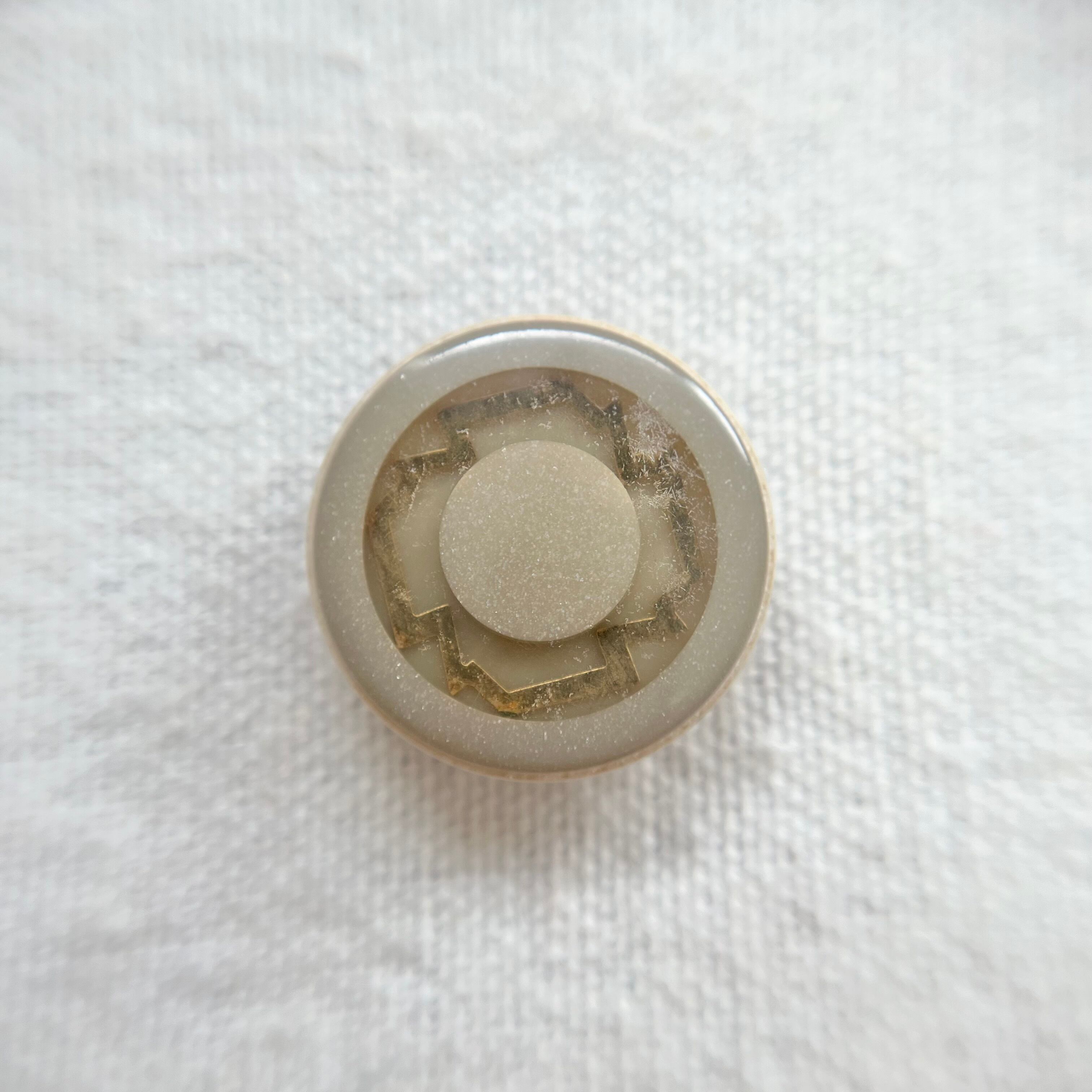 ベージュ ゴールドフラワー 20mm