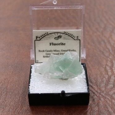 フローライト【Fluorite】カナダ産 | PEANUTS MINERALS