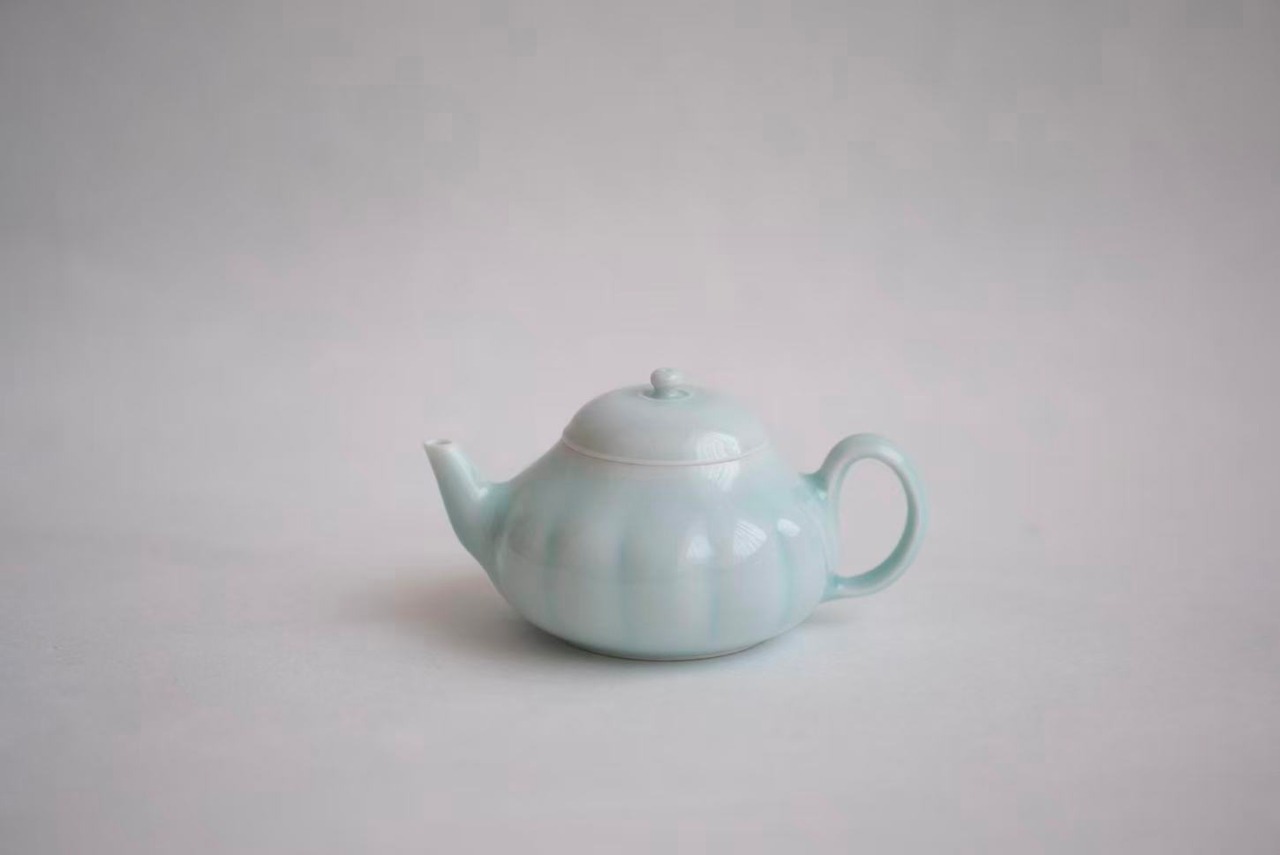 村田匠也 Takuya Murata - 青白磁茶壺 Teapot