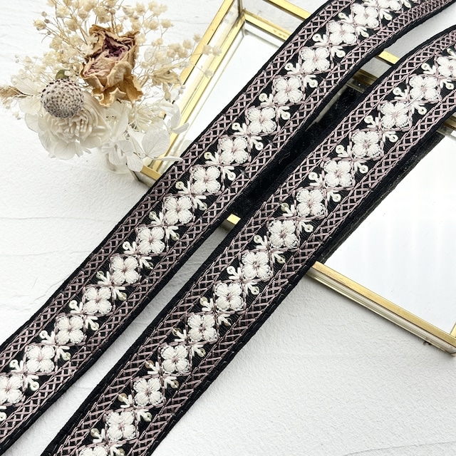 1ロール　モザイクミニ　[グレープブラック］インド刺繍リボン　1884-1R