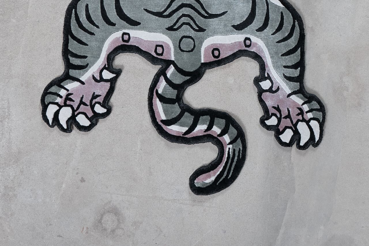 Tibetan Tiger Rug 《Mサイズ•シルク・オリジナル2・アラジングリーン