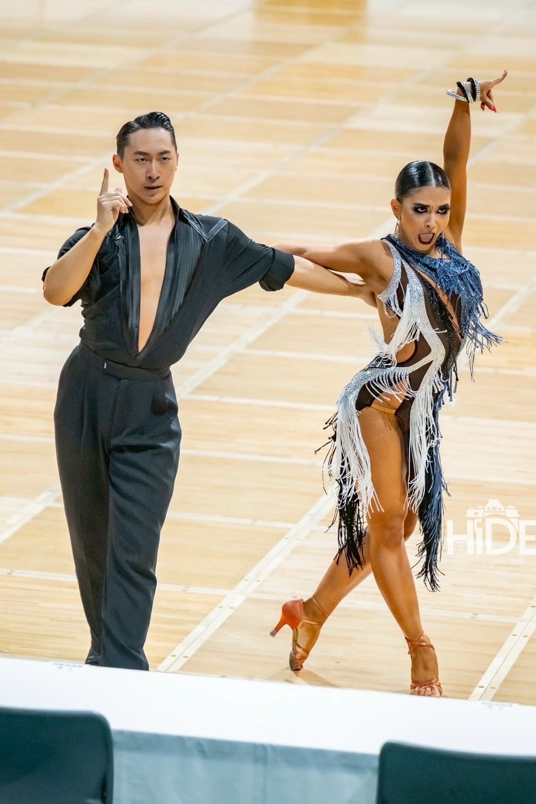 既製ドレス | 社交ダンスウェアSTUNNINGDANCEWEAR