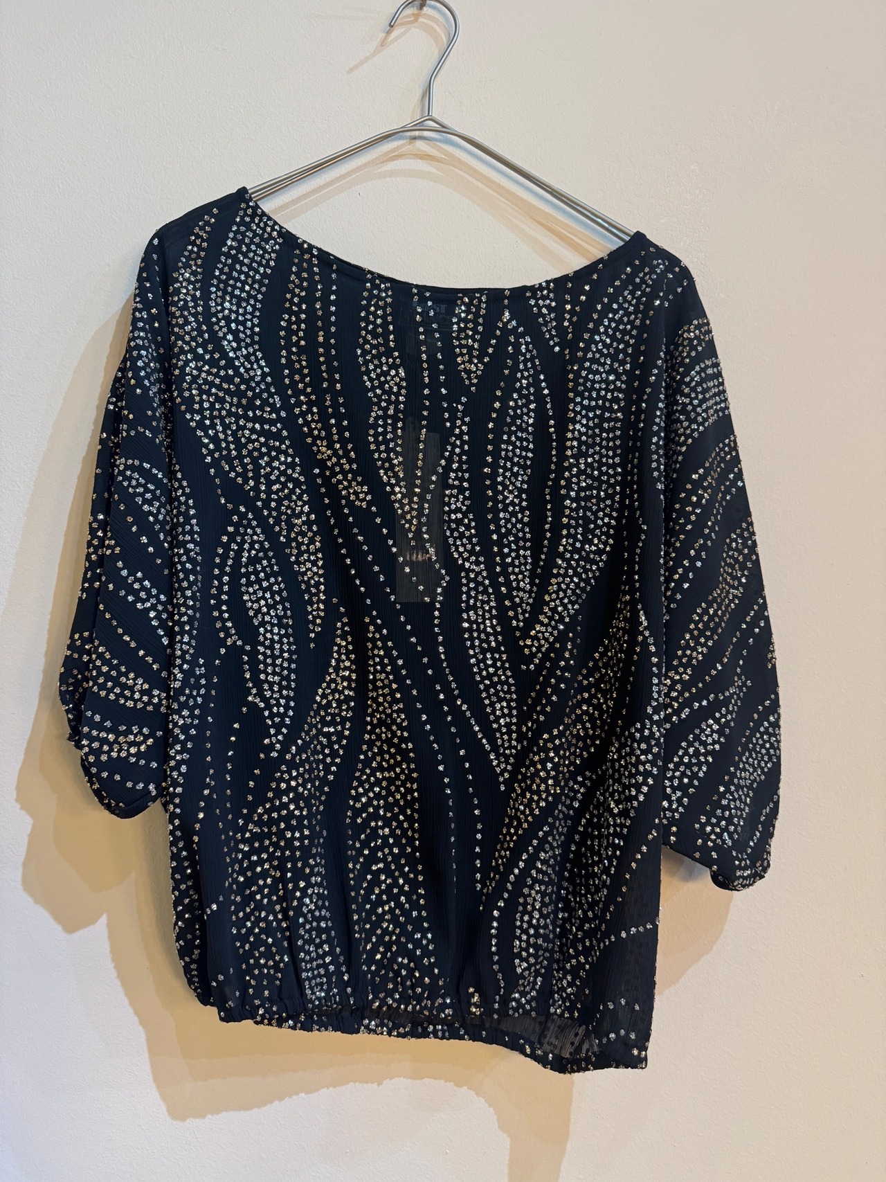 FIRST GLANCE スパンコールシフォントップス