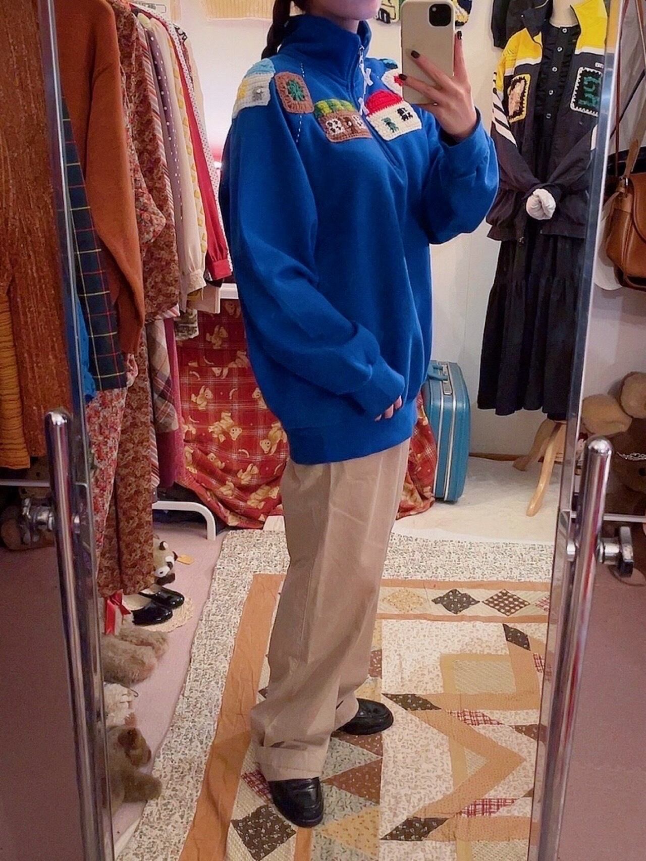 remake / house with the light on blue sweat