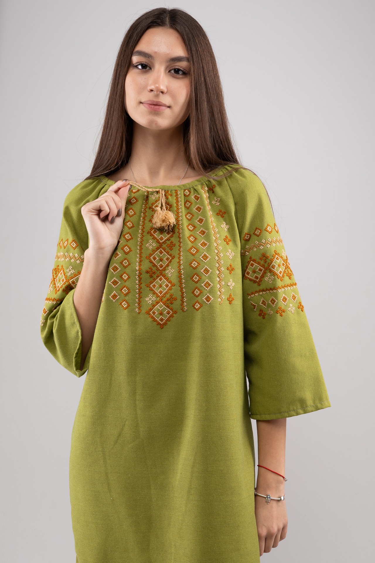 ウクライナ刺繍ヴィシヴァンカ・クラシック　七分袖　コロミヤ　手刺繍　麻　レディース・フリーサイズ - 1