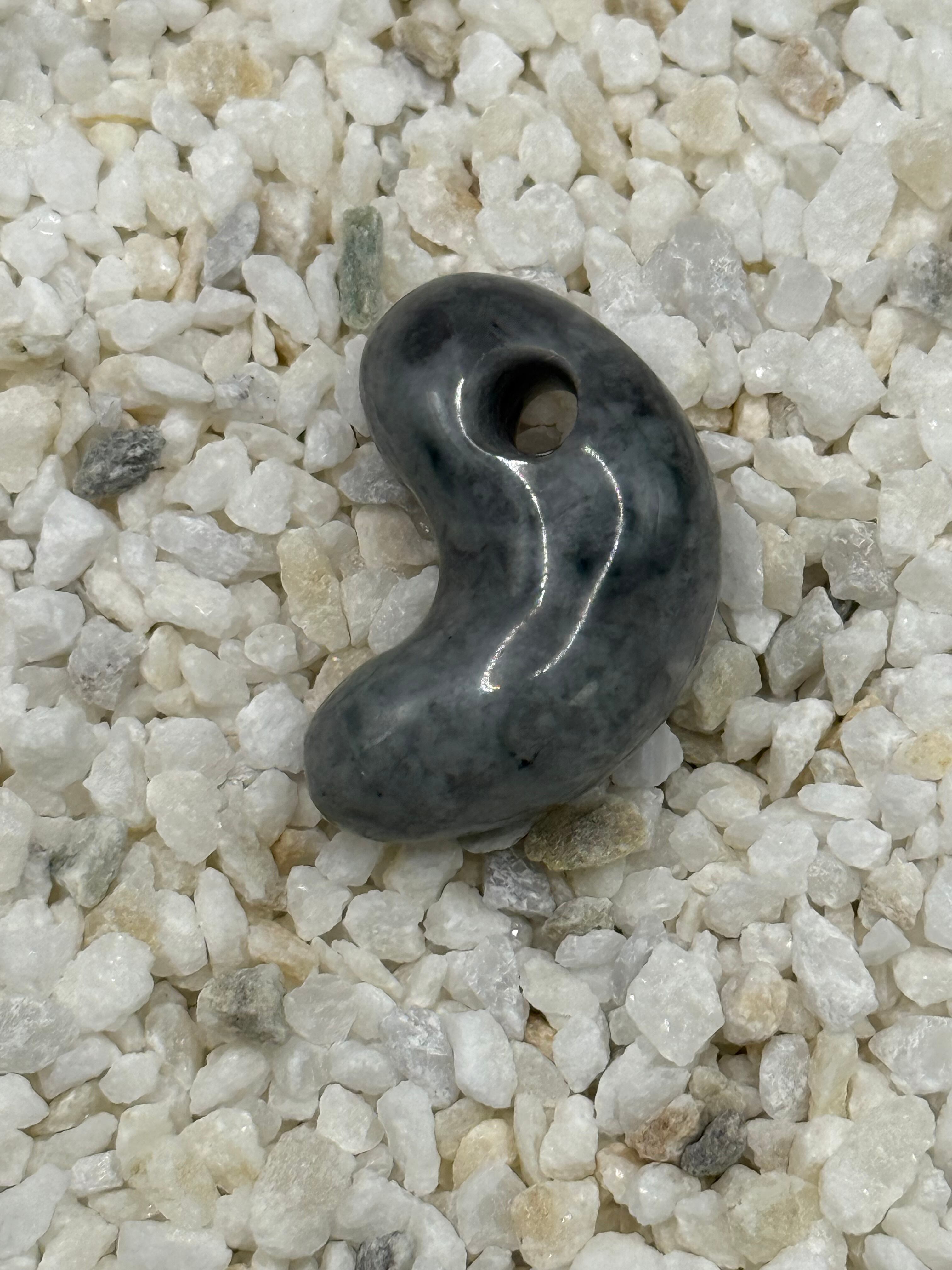 糸魚川翡翠 勾玉 039