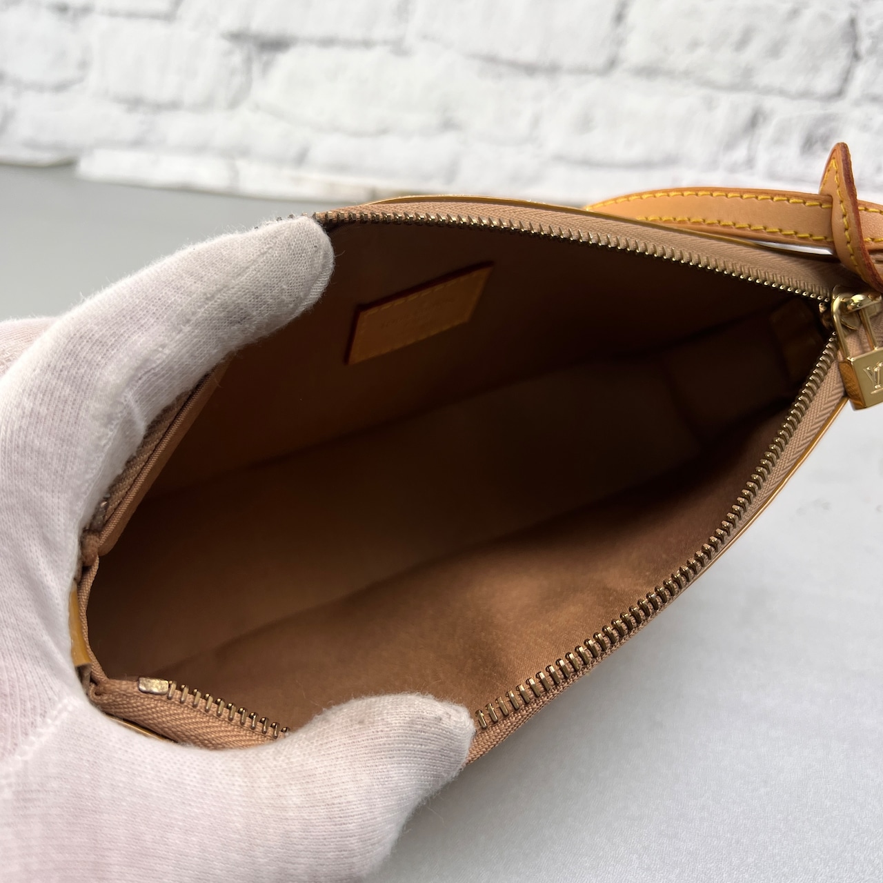 LOUIS VUITTON ヴィトン ヴェルニ･マロリースクエア モノグラム レザー ハンドバッグ ベージュ A-13981