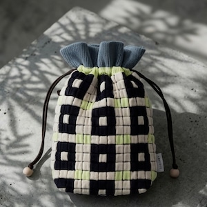 TRICOTÉ / PIXEL POUCH BAG "TILE" IVORY