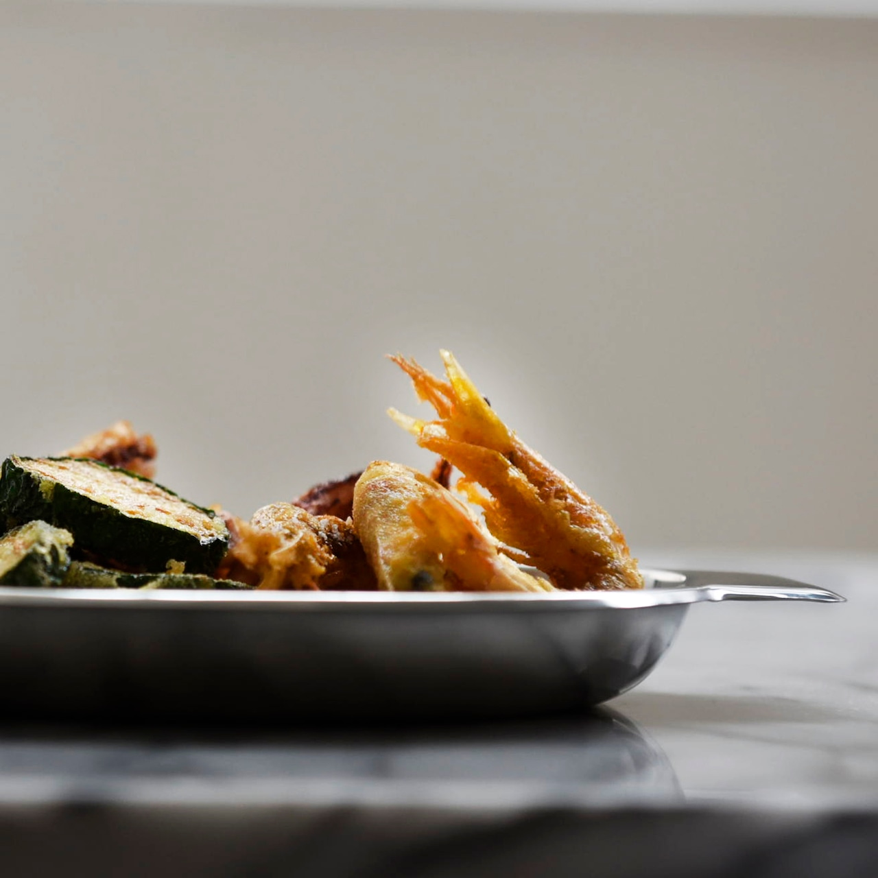 モッタ ラウンドディッシュ ハンドル付き