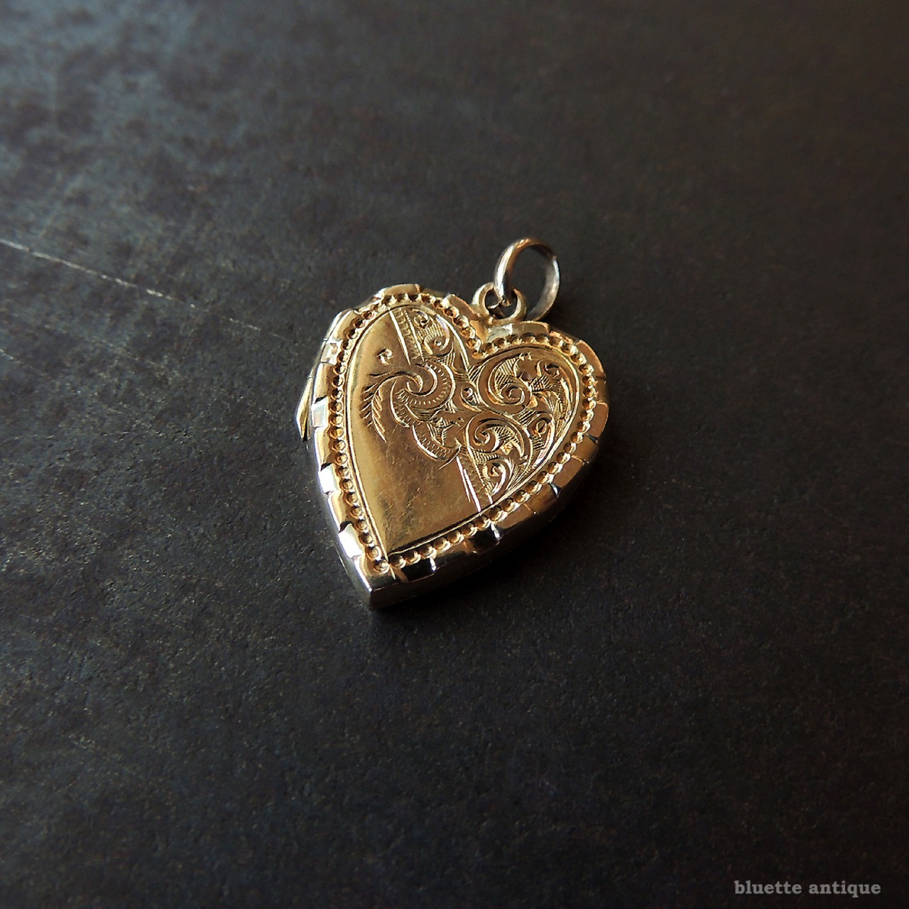 アンティーク 9ctゴールド back and front アカンサス ハート ロケット