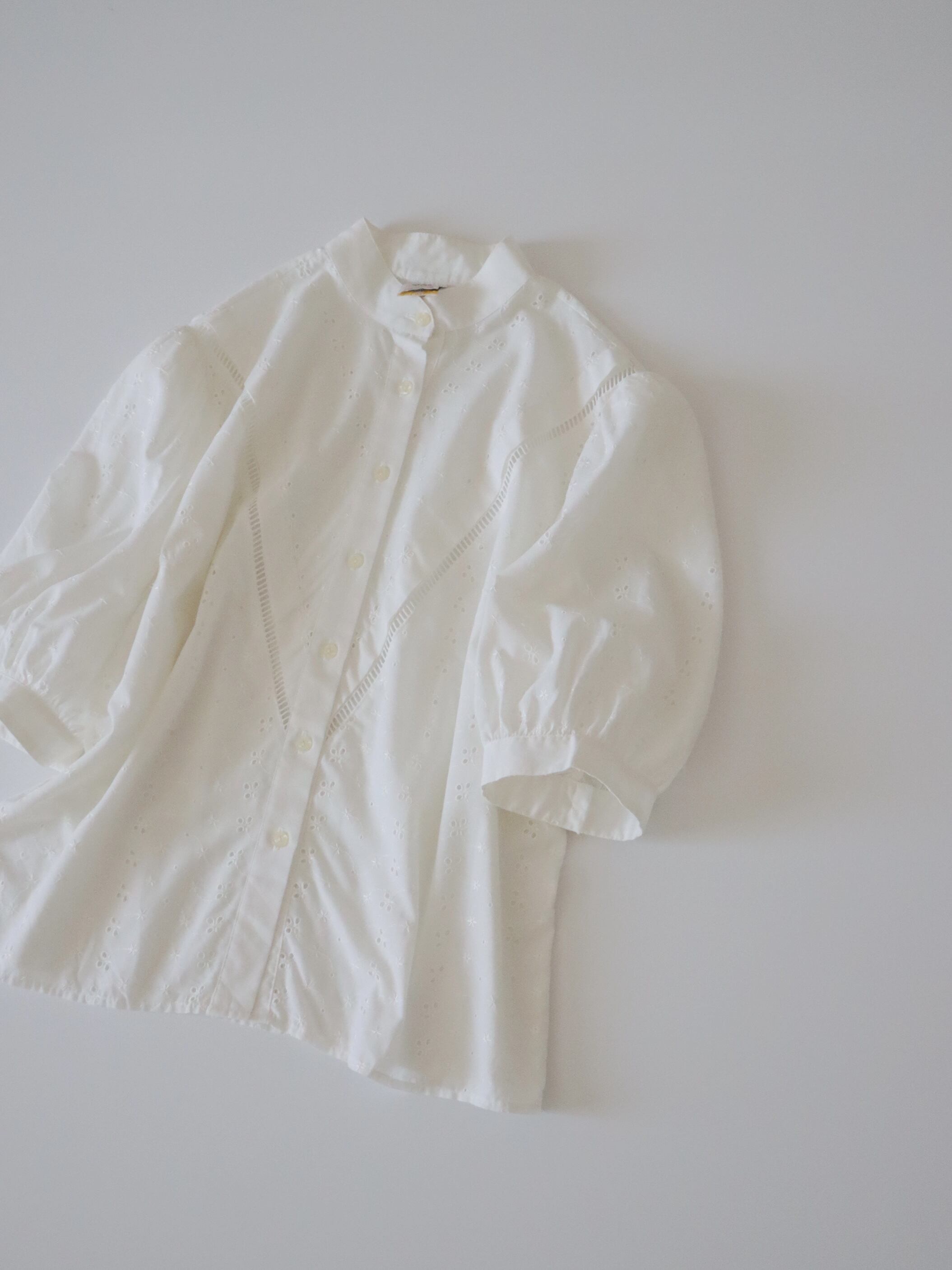 ●eyelet lace embroidery puff sleeve design blouse②