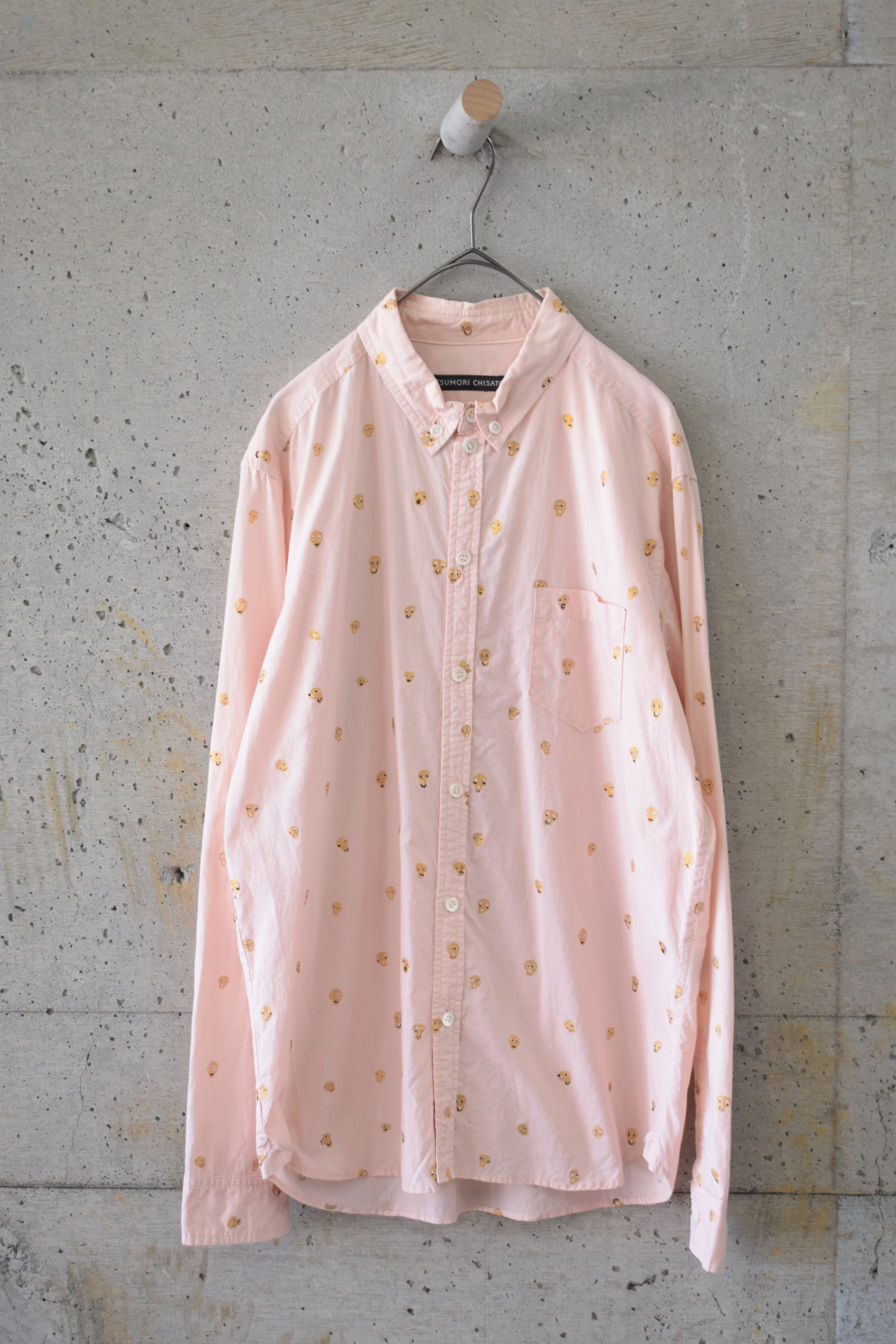 Pearl pink shirt with a skull pattern